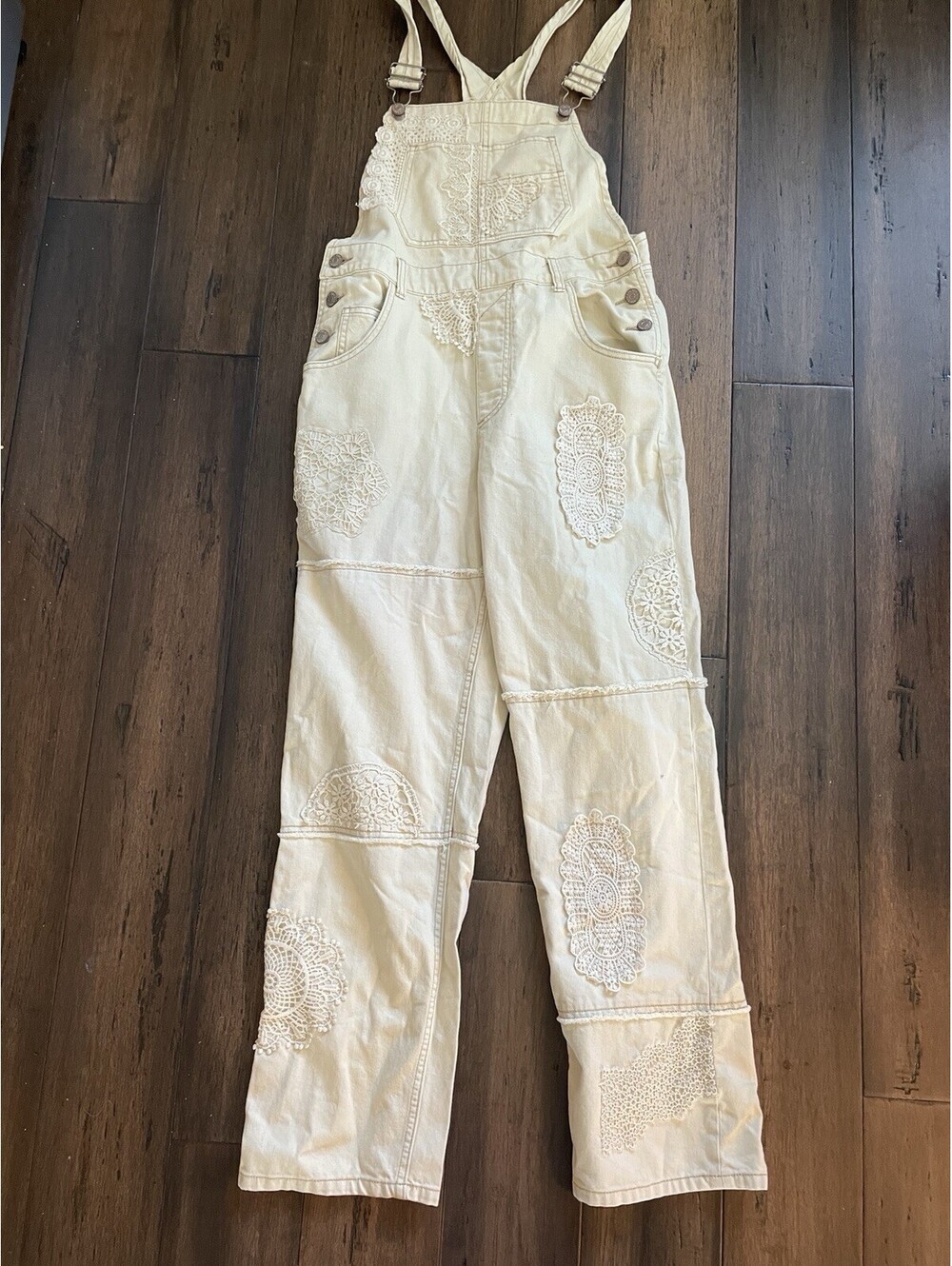 URBAN OUTFITTERS-Beige Denim Overalls w/CROCHET PATCHES-sz. Small Inseam 29”